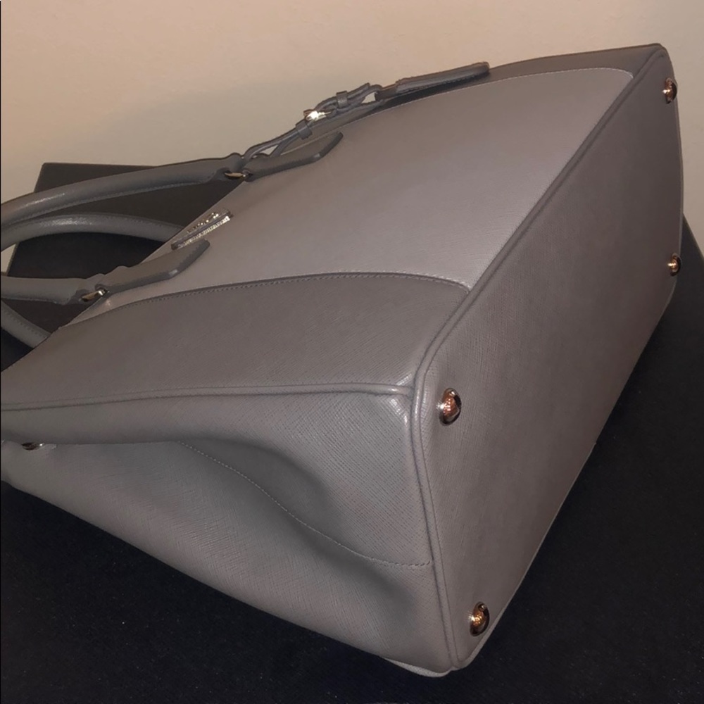 Rare Prada bicolor Saffiano Tote bag - Picture 7 of 8